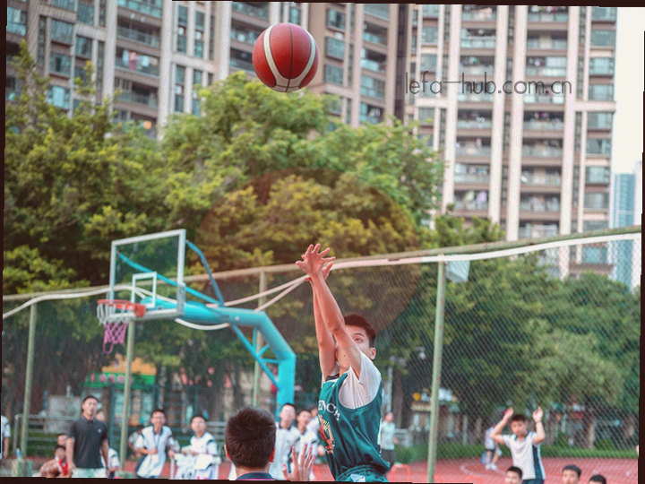 上门服务人员在楼道整理工具的日常场景插画